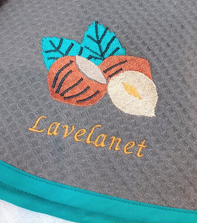 Torchon brodé LAVELANET coloris au choix