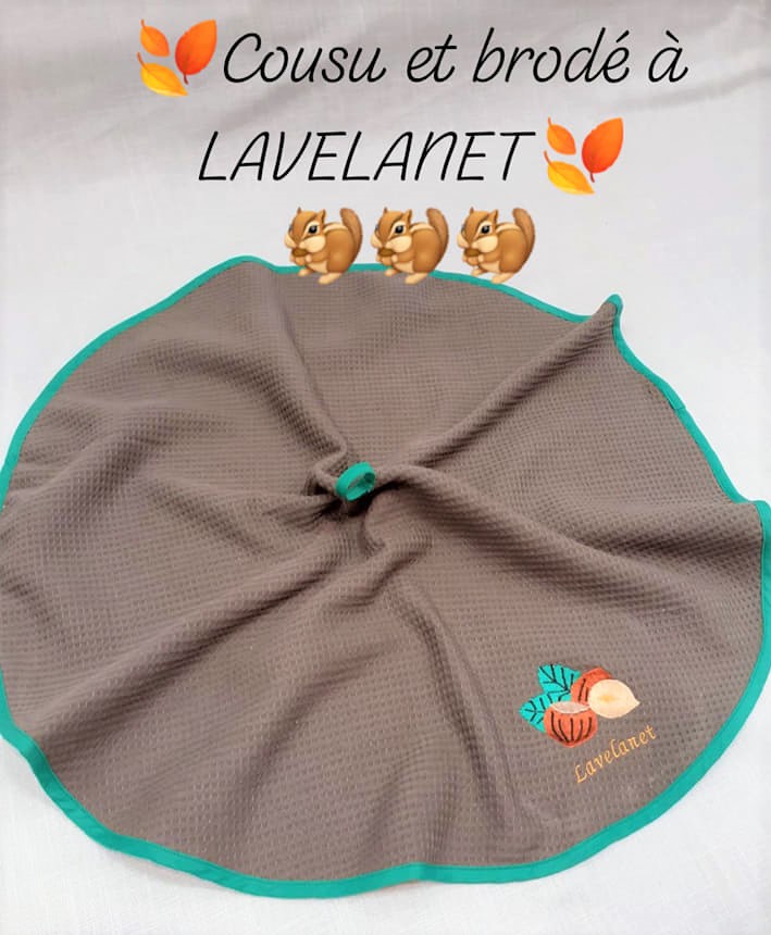 Torchon brodé LAVELANET coloris au choix
