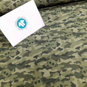 tissu coton imprimé BIO et OEKOTEX motifs CAMOUFLAGE ET TETES DE MORTS KAKI