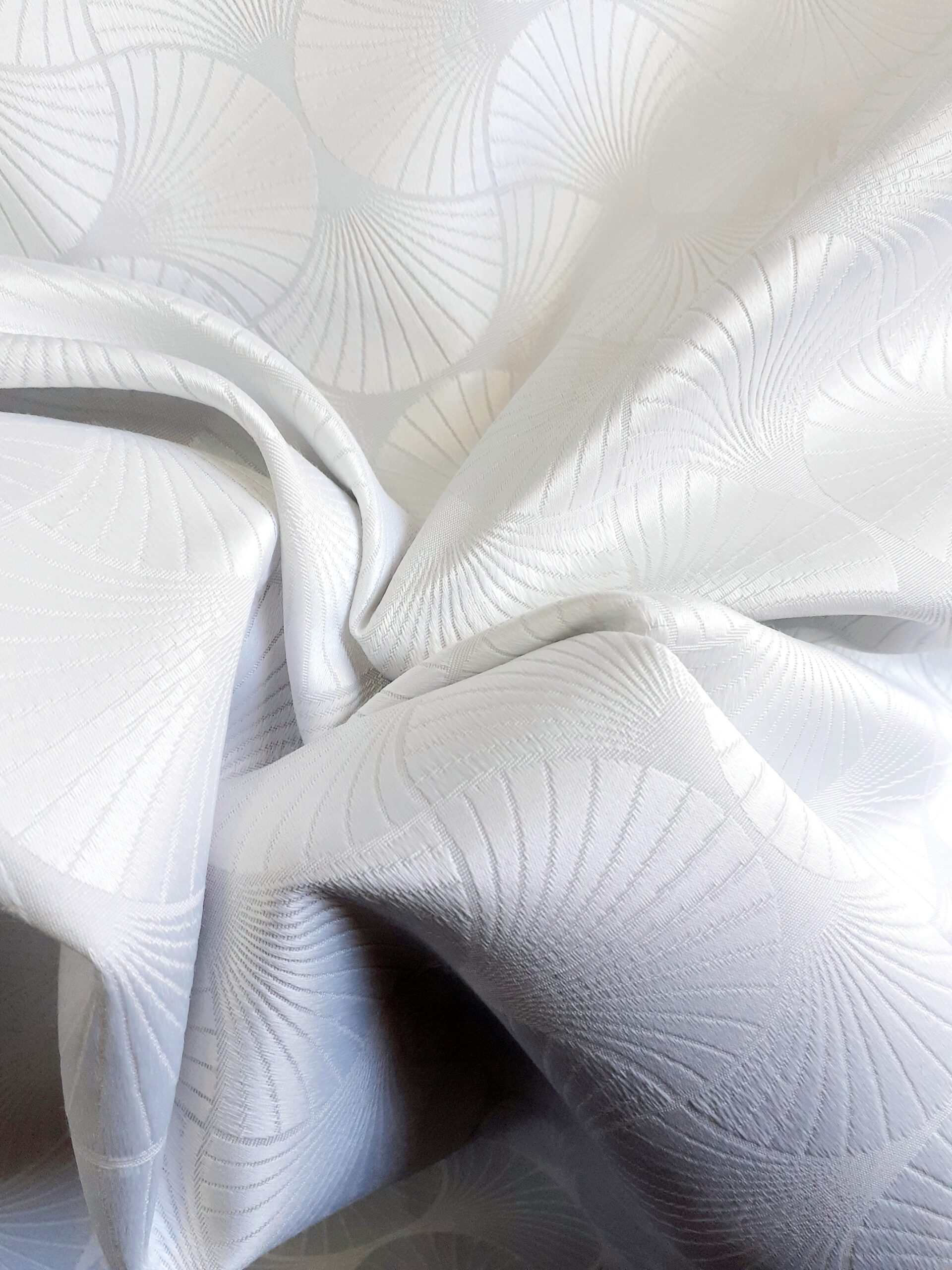 tissu ameublement en jacquard MADE IN FRANCE thème FREDA MOTIFS STYLISES CONTEMPORAINS COL NACRE