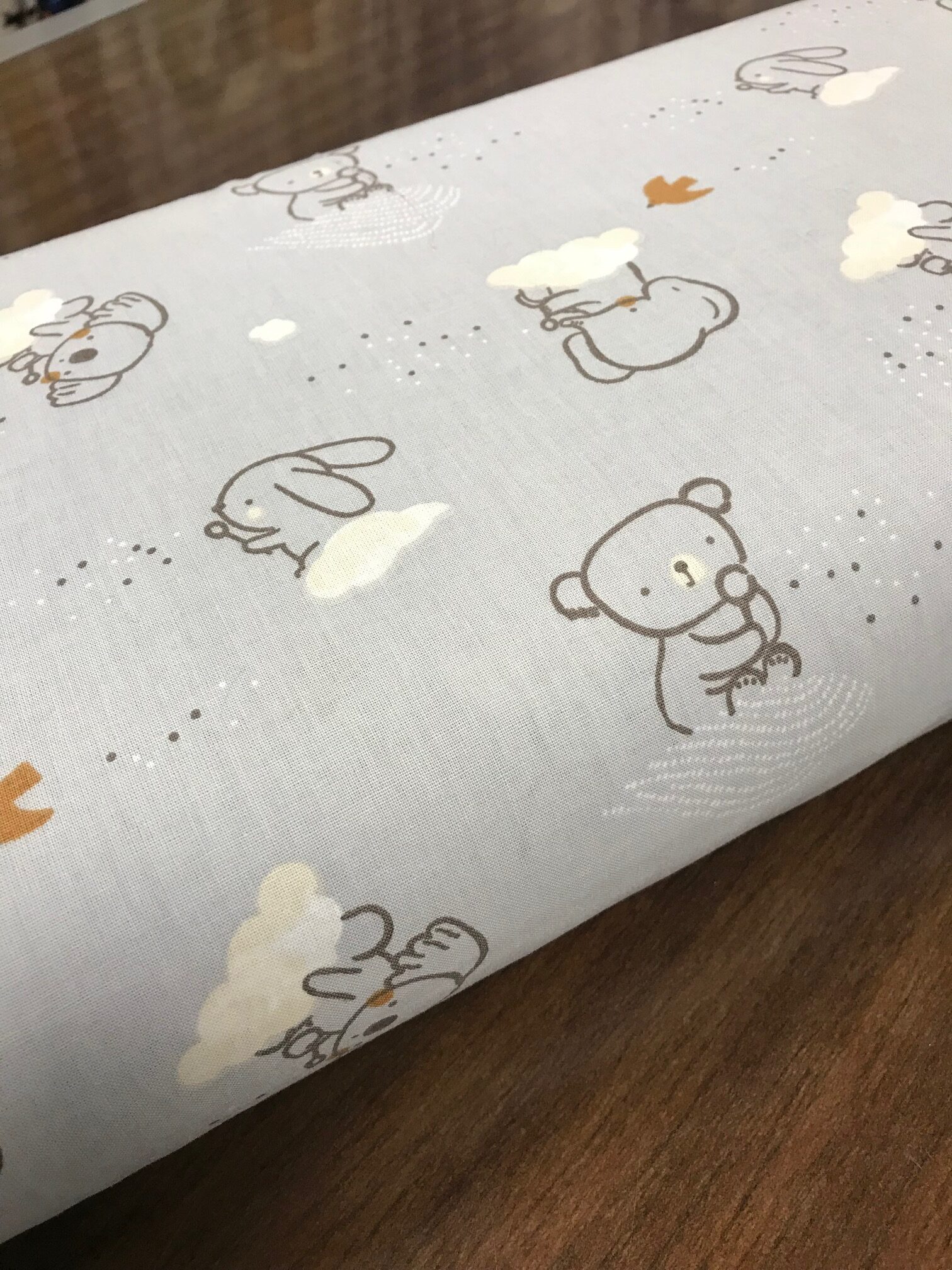 Charmant tissu imprimé sur un coton fin, Oeko-Tex, pour coudre de jolis vêtements, accessoires pour Bébés, créations de DIY