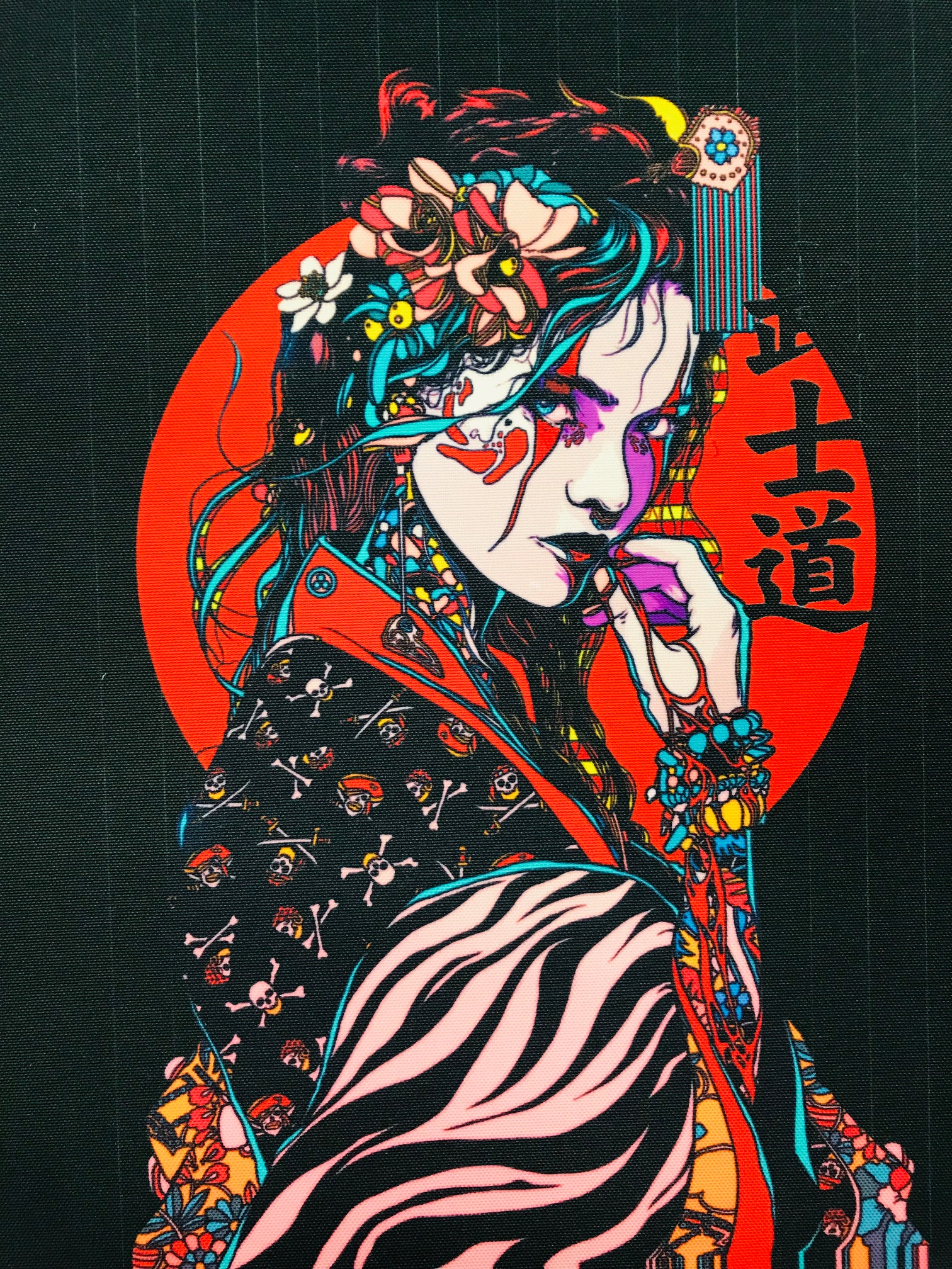 carré 45*45cm héroïne de manga japonaise , sur toile bâchette polyester très solide parfait pour créer des sacs ou coussins
