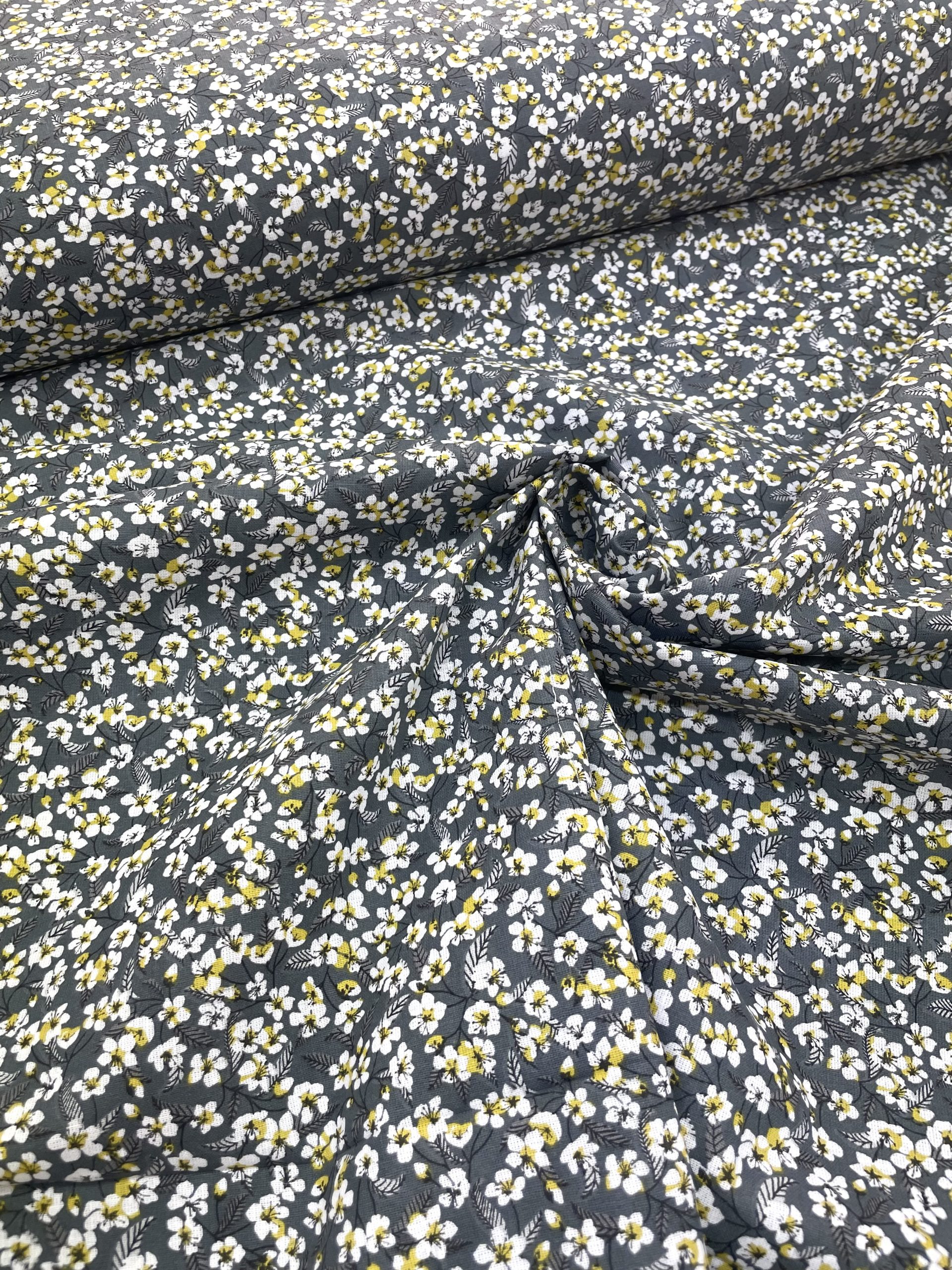 tissu en coton label oekotex , léger et souple avec un joli motif imprimé coloré , pour coudre vêtements et petites créations Déco DIY