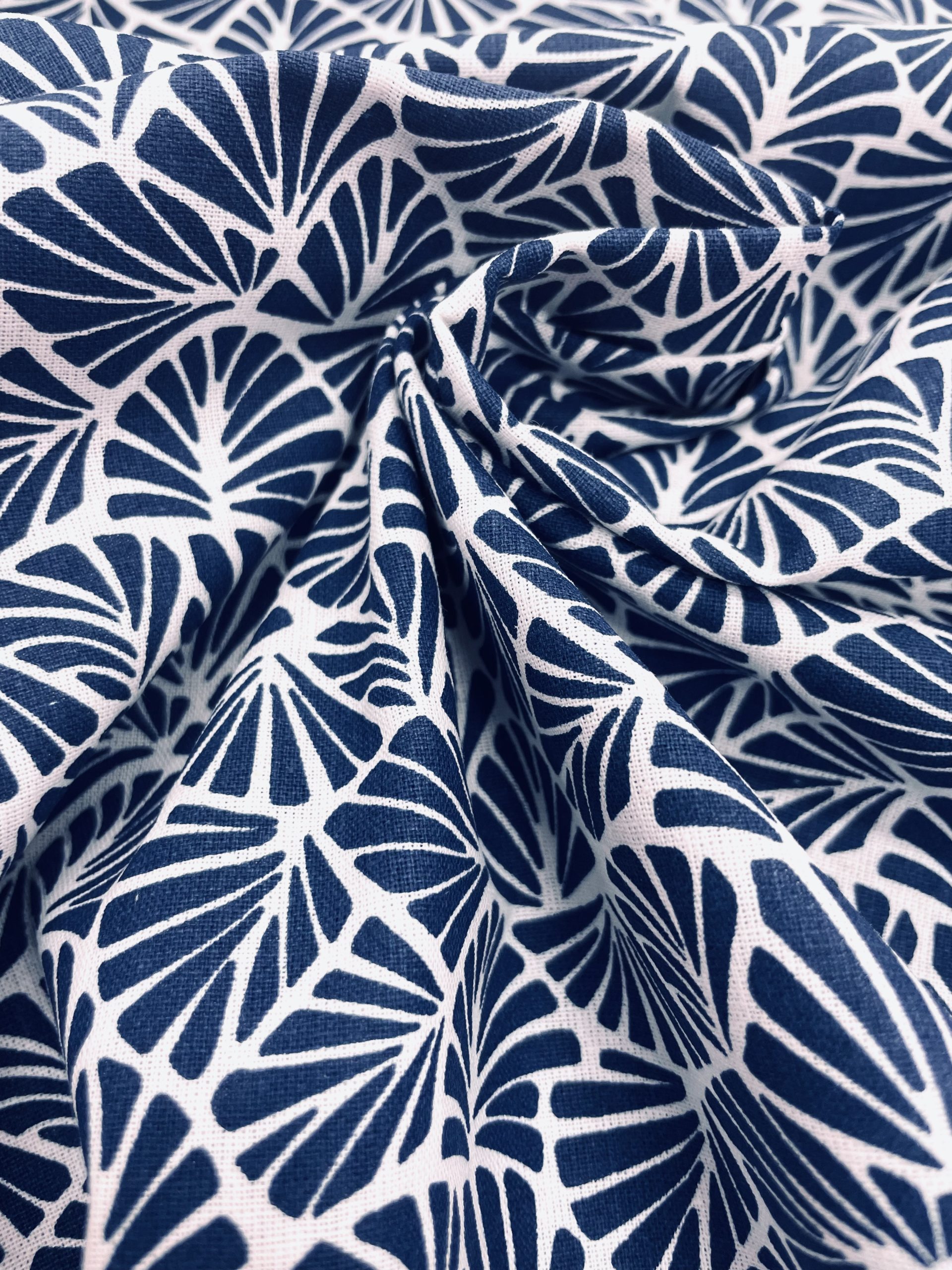 tissu en coton label oekotex , léger et souple avec un joli motif imprimé coloré , pour coudre vêtements et petites créations Déco DIY
