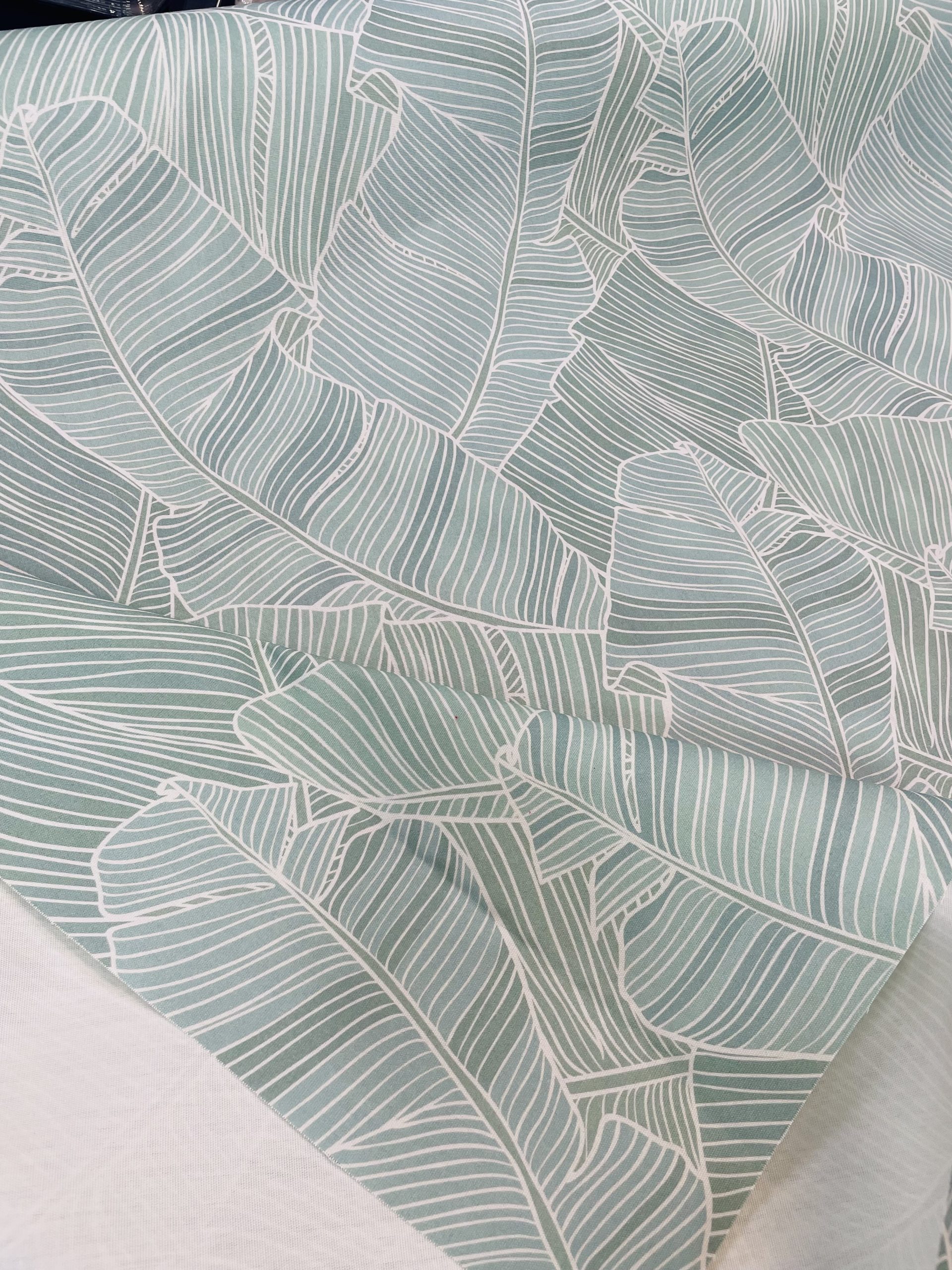 toile extérieure MOTIFS FEUILLAGES VERT PALE Spécial Plein Air avec traitement anti taches outdoor