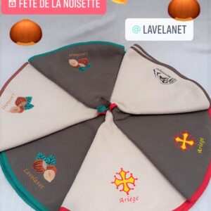 torchon rond avec broderie fabriqué artisanalement en Arièg