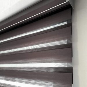 stores bandes horizontales jour et nuit posés par CAZAMEA