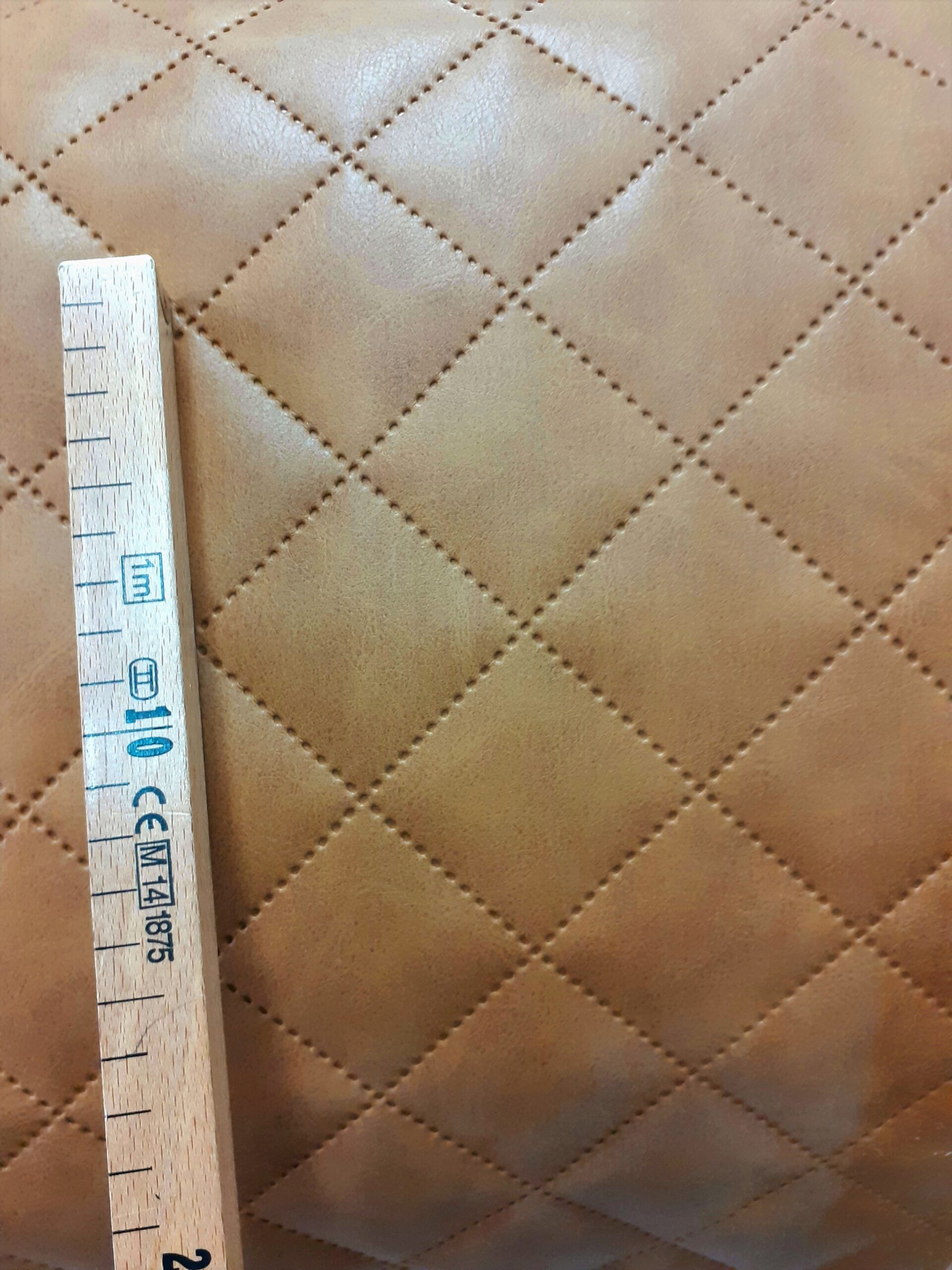 AUSTIN tissu ameublement similicuir matelassé Marron DAIM en 140cm