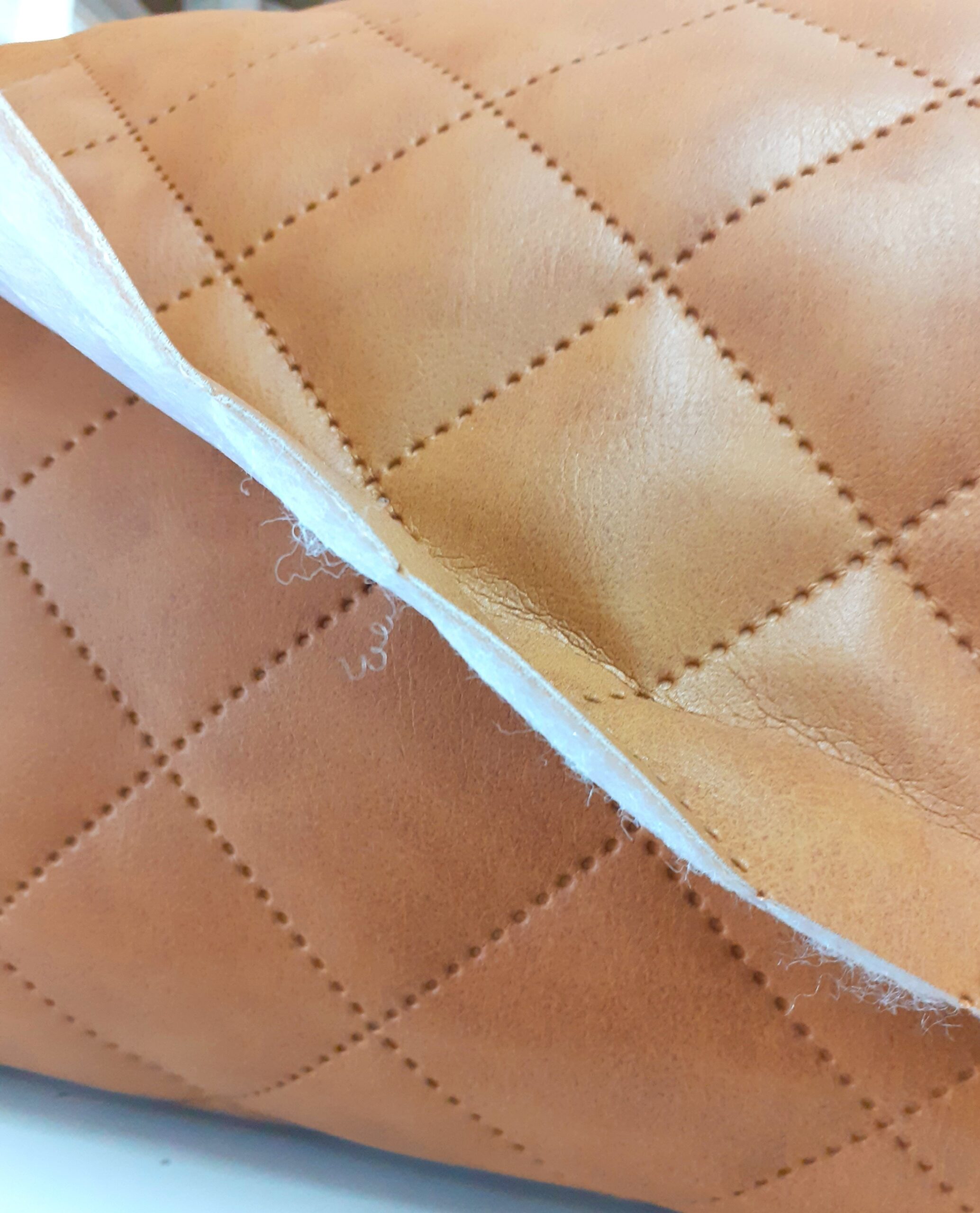AUSTIN tissu ameublement similicuir matelassé Marron DAIM en 140cm