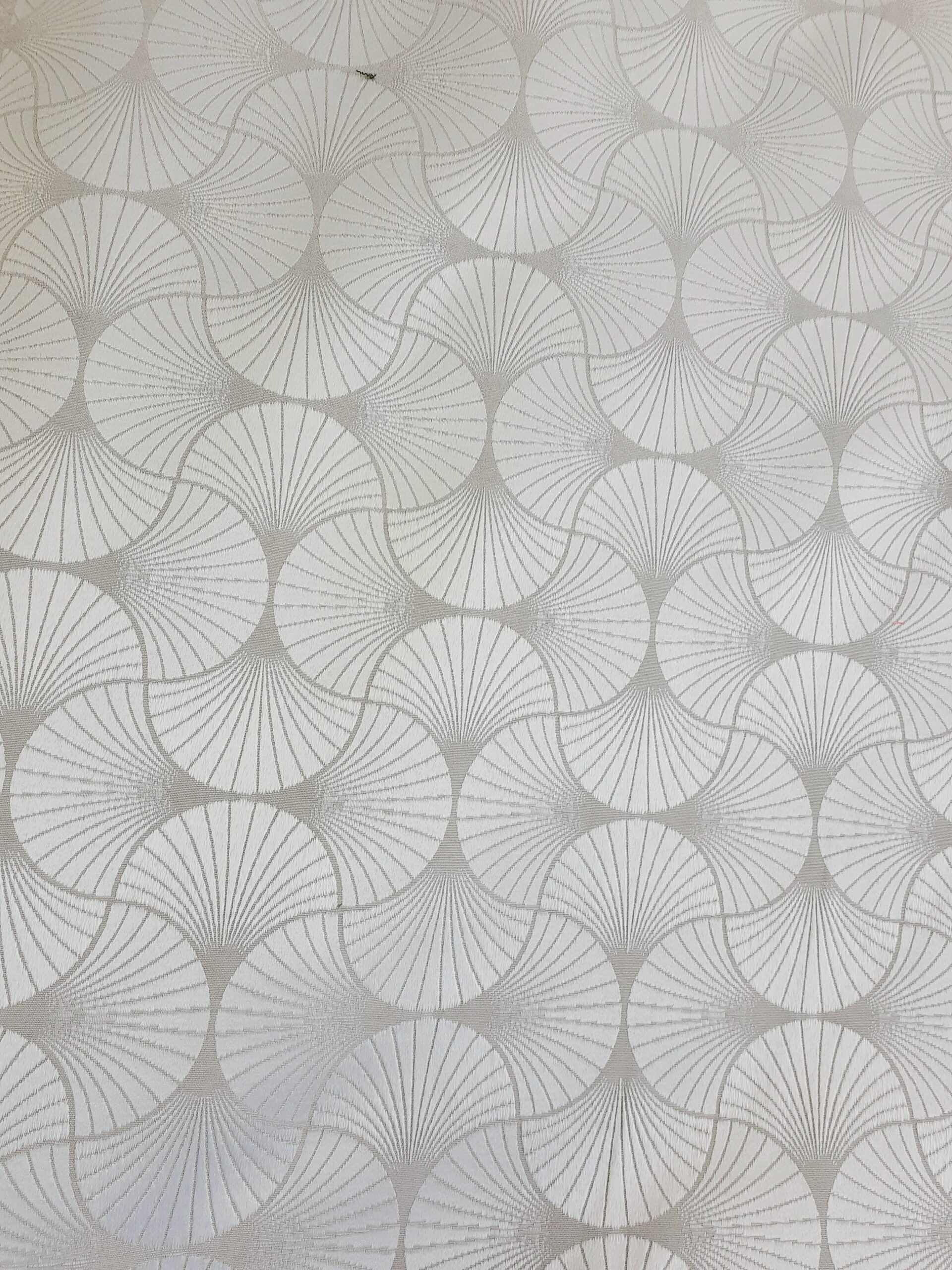 tissu ameublement en jacquard MADE IN FRANCE thème FREDA MOTIFS STYLISES CONTEMPORAINS COL NACRE