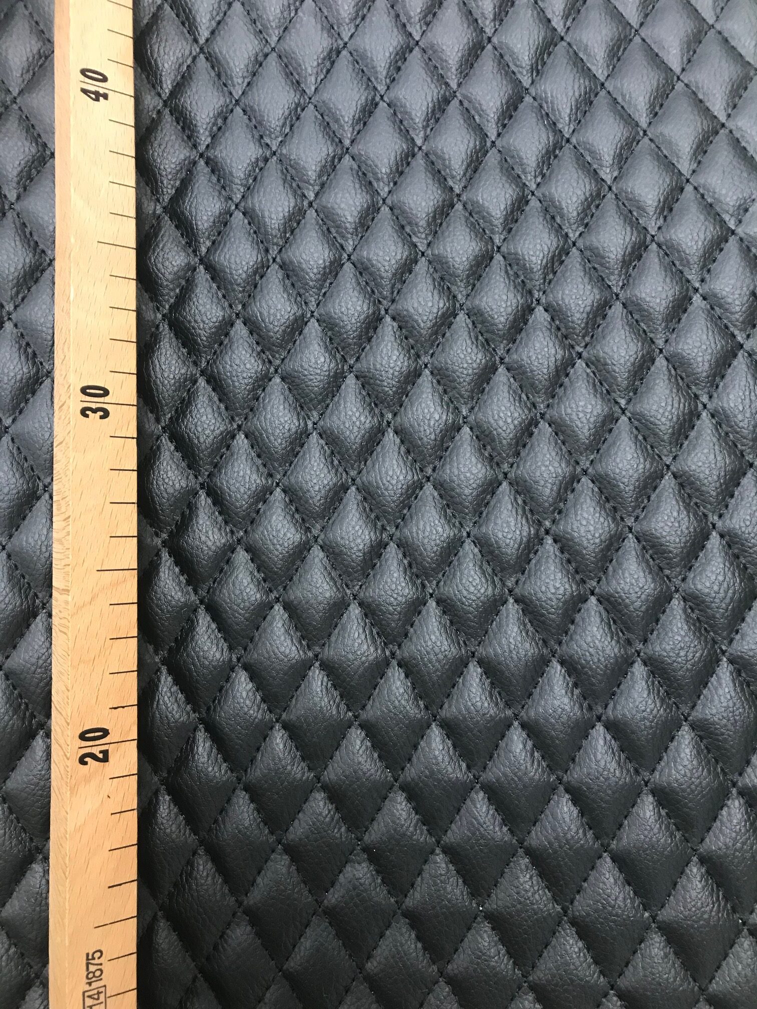 tissu similicuir effet matelassé coloris noir