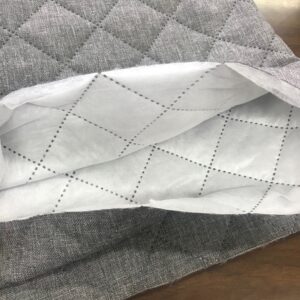 tissu matelassé gris chiné avec envers ouatiné doublure blanche