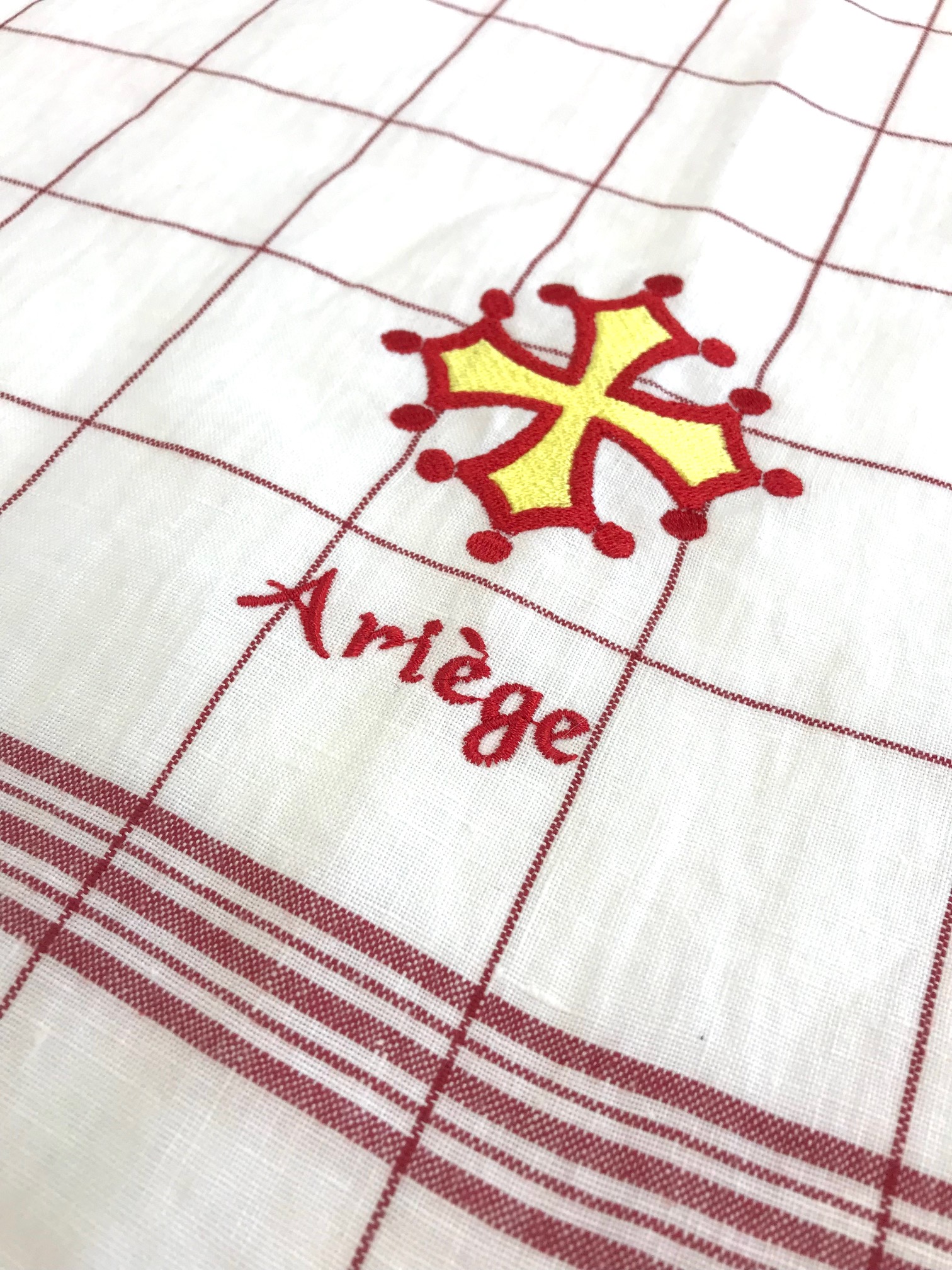 Torchon LIN Brodé ARIEGE Rectangulaire Carreaux Rouge – Image 4