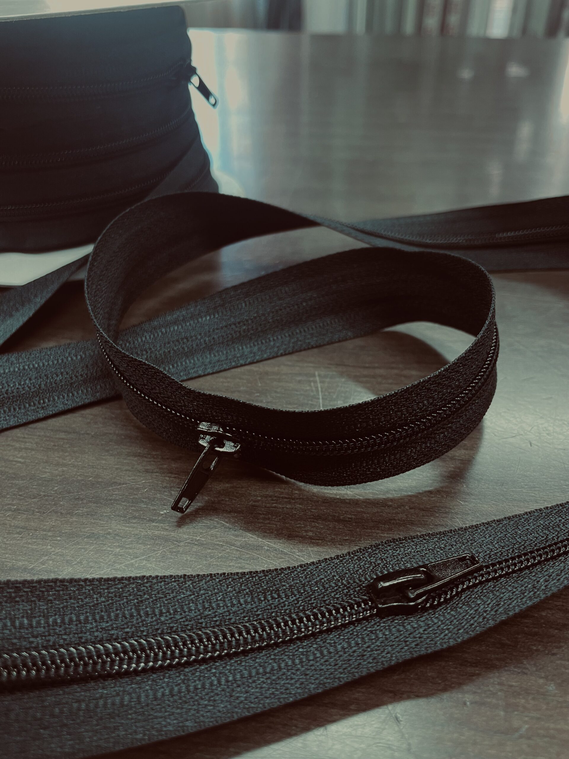 Fermeture nylon vendue au mètre / 1 curseur tous les 50cm/ idéale pour la confection de vêtements