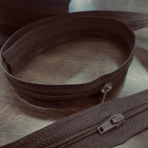 Fermeture nylon vendue au mètre / 1 curseur tous les 50cm/ idéale pour la confection de vêtements