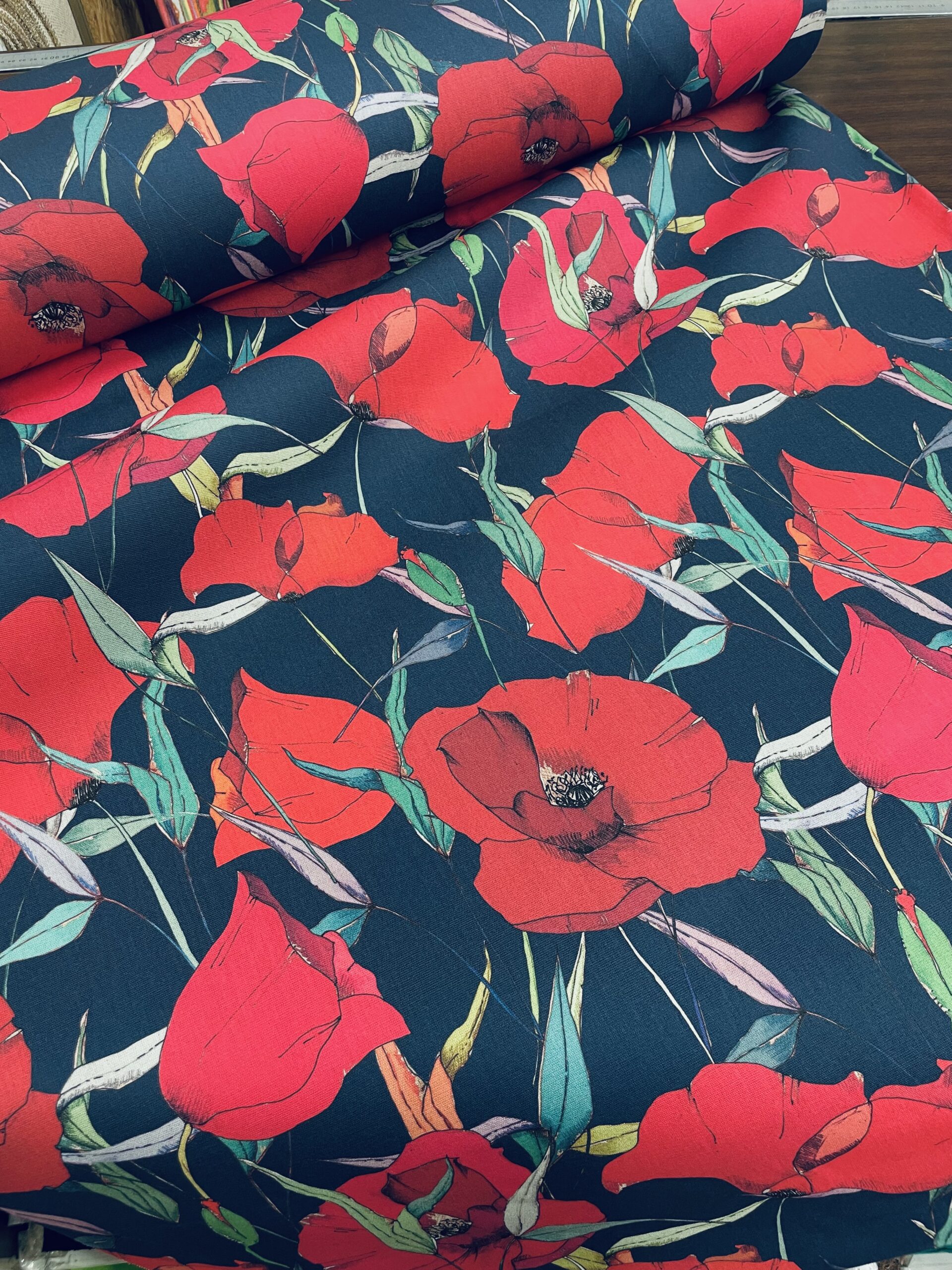 tissu plein air REF Coquelicot Digisun fond Bleu en 160cm de largeur