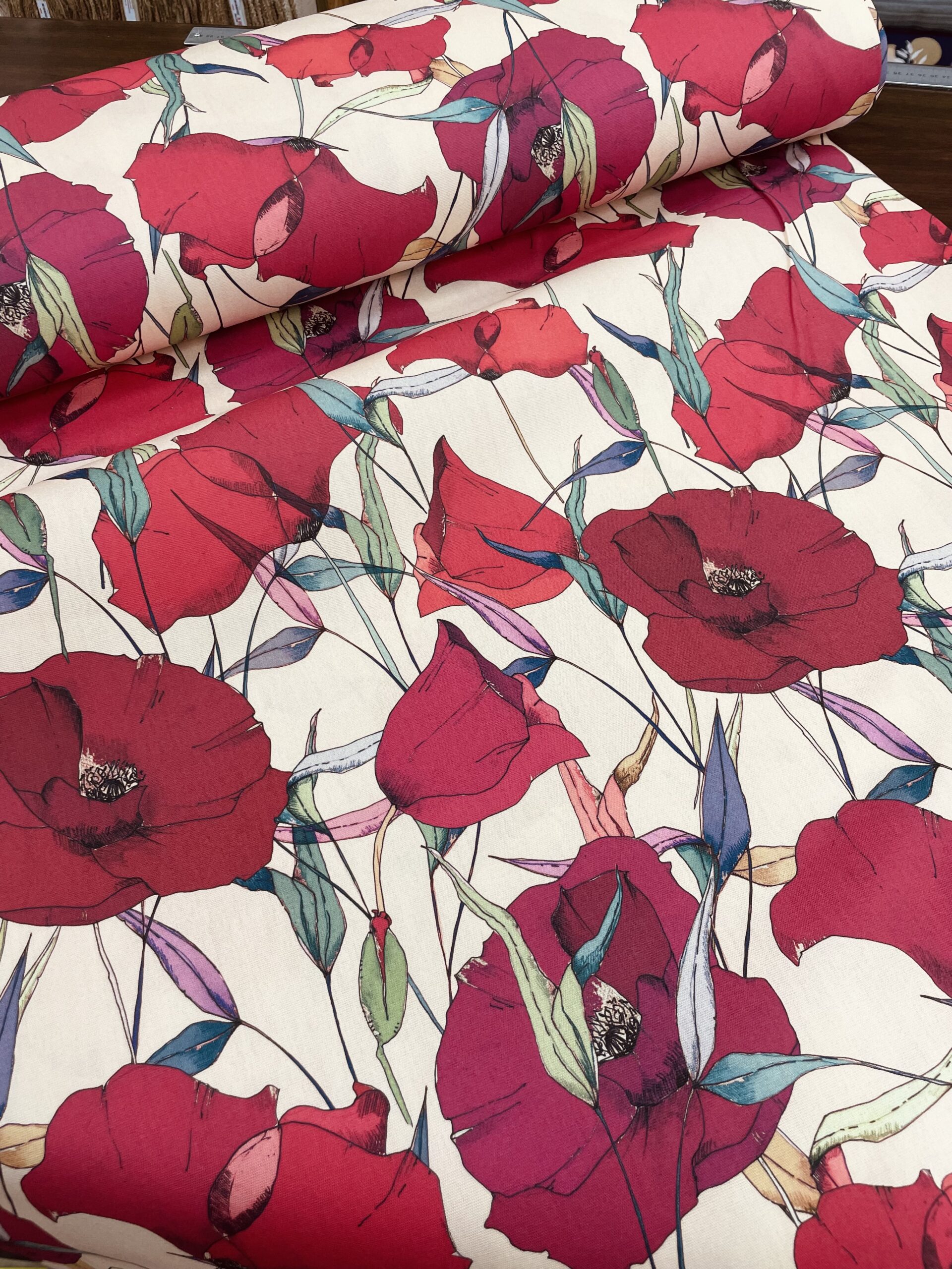tissu plein air REF Coquelicot Digisun fond SABLE en 160cm de largeur