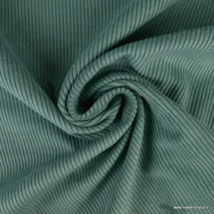 Tissu isolant thermique et obscurcissant grâce à un assemblage par contre-collage de 2 textiles